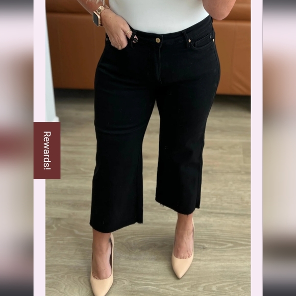 Judy Blue BLACK Tummy Control Raw Hem Wide Leg Cropped Jeans - Picture 5 of 14